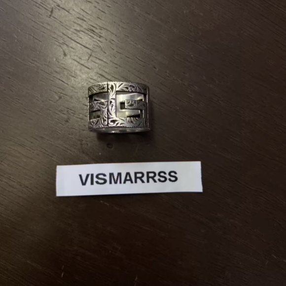 Gucci Ring with Square G motif